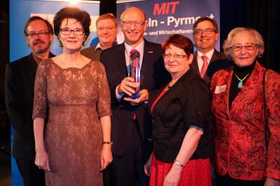 8.	2014 Willi Heineking Preis  230
Dietmar Reddig, Irmgard A. Lohmann, Wilhelm Bente (Kreishandwerksmeister Laudatio), Karl-Wilhelm Steinmann, Elke Steinmann, Jrgen Lohmann (AdU Vorsitzender Laudatio), Helene Steinmann
 - 8.	2014 Willi Heineking Preis  230
Dietmar Reddig, Irmgard A. Lohmann, Wilhelm Bente (Kreishandwerksmeister Laudatio), Karl-Wilhelm Steinmann, Elke Steinmann, Jürgen Lohmann (AdU Vorsitzender Laudatio), Helene Steinmann
